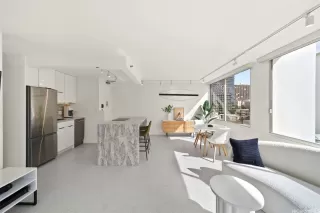 Photo #5: 202605580 Listing 