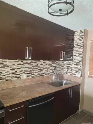 Photo #5: 202605619 Listing 