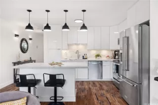 Photo #4: 202605638 Listing 