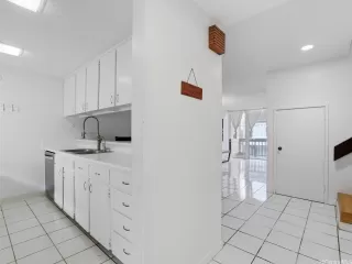 Photo #4: 202605709 Listing 