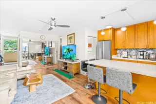 Photo #6: 202605736 Listing 