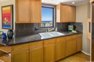 Photo #5: 202605781 Listing 