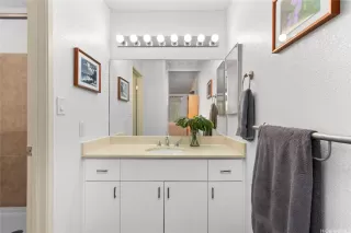 Photo #5: 202605802 Listing 