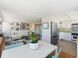 Photo #5: 202605866 Listing 