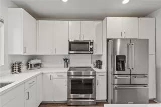 Photo #5: 202606038 Listing 