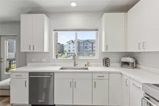 Photo #6: 202606038 Listing 