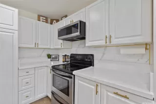 Photo #3: 202606072 Listing 