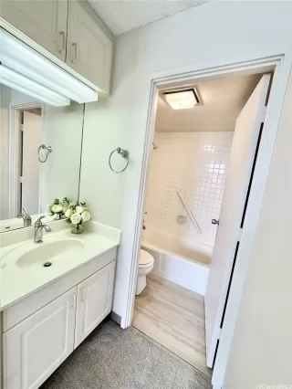 Photo #5: 202606370 Listing 