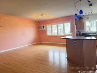 Photo #5: 202606569 Listing 