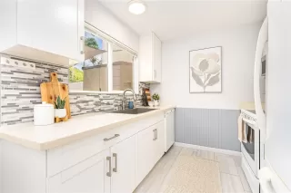 Photo #5: 202606598 Listing 