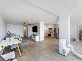 Photo #3: 202606630 Listing 