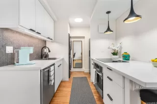 Photo #5: 202607093 Listing 