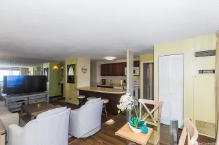 Photo #4: 202607538 Listing 