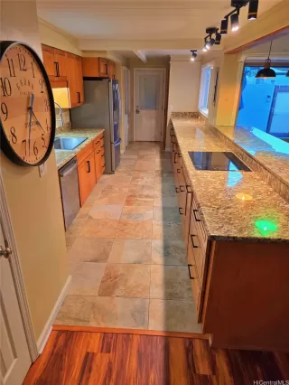 Photo #5: 202607572 Listing 