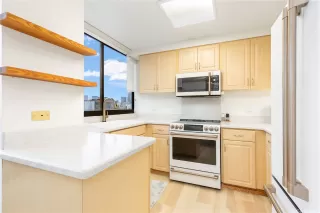 Photo #5: 202607592 Listing 