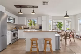 Photo #6: 202607948 Listing 