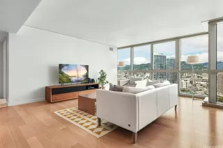 Photo #5: 202607984 Listing 