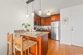 Photo #3: 202608041 Listing 