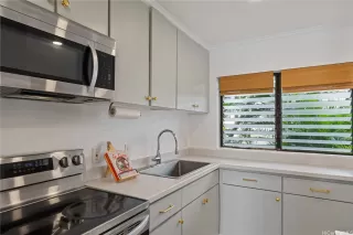 Photo #6: 202608178 Listing 