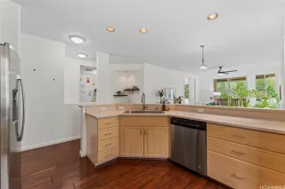 Photo #6: 202608389 Listing 
