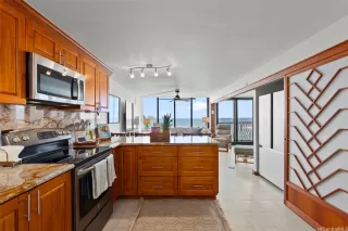 Browse active condo listings in SUNSET SHORES