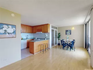 Photo #5: 202608534 Listing 