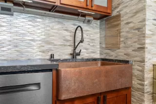 Photo #6: 202608557 Listing 