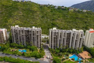 Browse active condo listings in MAUNA LUAN