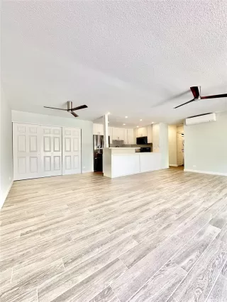 Photo #5: 202608892 Listing 
