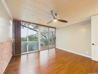 Photo #5: 202609028 Listing 