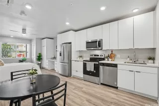 Photo #6: 202609377 Listing 