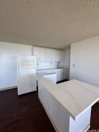 Photo #3: 202609442 Listing 
