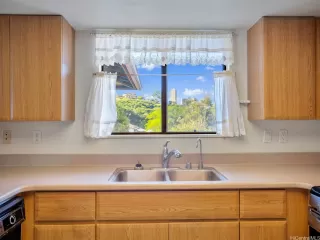 Photo #6: 202609717 Listing 
