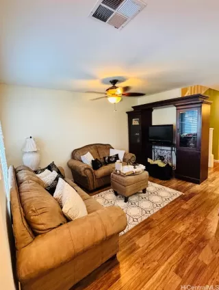 Photo #2: 202609879 Listing 
