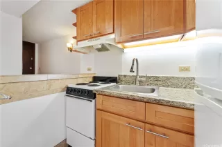 Photo #4: 202609906 Listing 