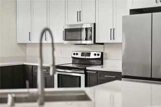 Photo #5: 202609916 Listing 