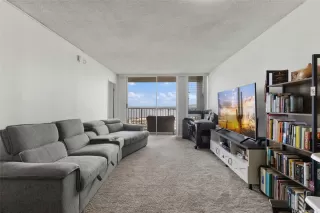 Photo #3: 202609994 Listing 