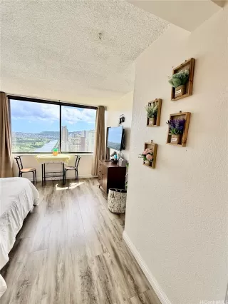Photo #5: 202610096 Listing 