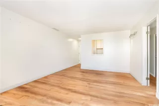 Photo #3: 202610149 Listing 