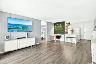 Photo #4: 202610169 Listing 