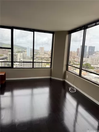 Photo #5: 202610209 Listing 