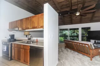 Photo #4: 202610285 Listing 