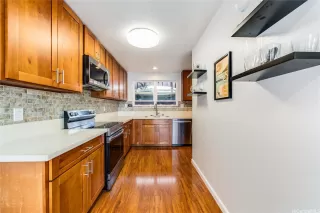 Photo #5: 202610328 Listing 