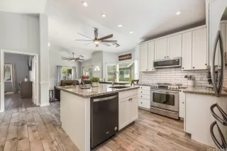 Photo #5: 202610335 Listing 