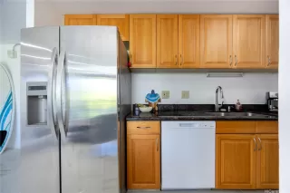 Photo #4: 202610369 Listing 
