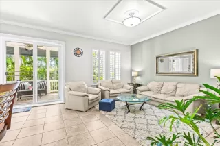 Photo #6: 202610379 Listing 