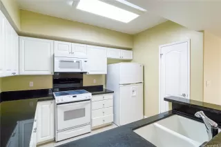 Photo #4: 202610387 Listing 