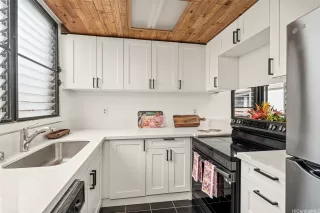 Photo #6: 202610419 Listing 