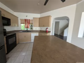 Photo #4: 202610437 Listing 