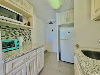 Photo #4: 202610453 Listing 